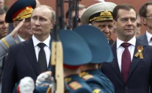Medvedev upozorňuje na prílišnú koncentráciu moci