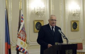 Klausovi dôveruje najmenej ľudí od jeho nástupu do úradu