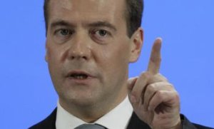 Medvedev sa vyhráža posilnením jadrového arzenálu