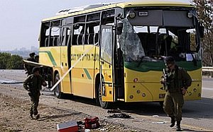 Líbya: Dav zaútočil na autobus so zahraničnými novinármi