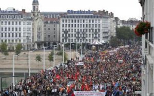 Francúzi protestovali proti summitu skupiny G8