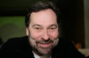 Predseda strany Veci verejné Radek John obhájil funkciu lídra
