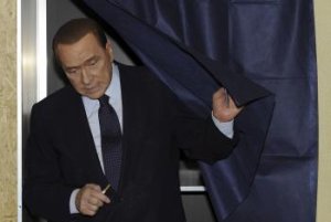 Berlusconiho strana prišla vo voľbách o Miláno i Neapol