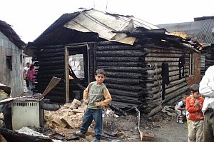 Vo Veľkej Lomnici sa pobili dve rómske rodiny. Jeden ťažko zranený