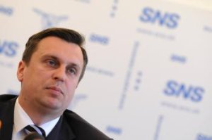 SNS bude monitorovať maďarské médiá