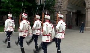 Bulharská vláda potrestá 37 diplomatov