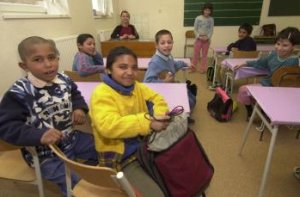 Vláda navrhuje bezplatné škôlky pre Rómov