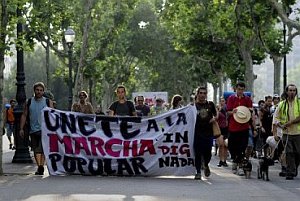 Španieli pešo pochodujú do Madridu, protestujú proti nezamestnanosti