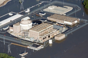USA: Voda zaplavila atómovú elektráreň, požiar ohrozuje jadrové laboratórium