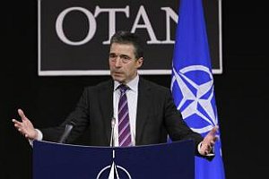NATO zničilo vyše 600 líbyjských tankov, tvrdí Rasmussen