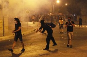 Cyperčania protestujú po pondelkovom výbuchu munície