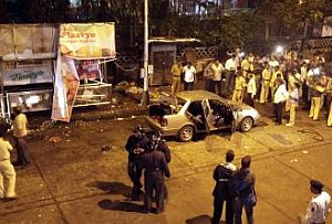 India: Tri výbuchy v Bombaji zabili najmenej 22 ľudí