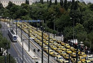Grécki taxikári vstúpili do časovo neobmedzeného štrajku