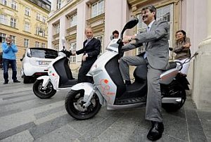 Bratislava bude testovať elektromobil a elektroskútre