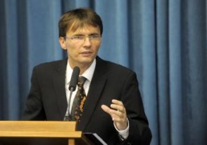 Na Akadémiu ozbrojených síl sa vrátia civilisti