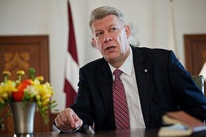 Lotyšsko rozhoduje v referende o rozpustení parlamentu