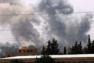 Letecké sily NATO znovu bombardovali Kaddáfího sídlo