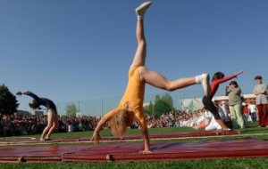 Žiaci majú viac cvičiť, ministerstvo im  sľubuje zumbu a pilates