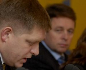 Fico žiada Mikloša, aby odstúpil kvôli straníckemu kšeftu