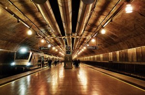 Oslo: Vlakovú stanicu evakuovali pre podozrivú tašku, bombu nenašli