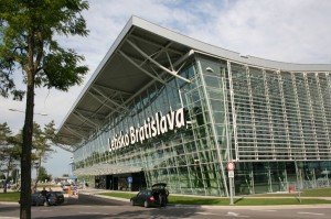 Bratislavskému letisku v prvom polroku ubudli cestujúci