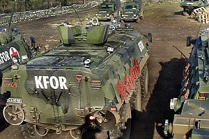 Kosovo: Mierovú jednotku KFOR po nepokojoch posilní 700 vojakov