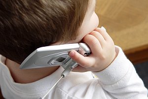Mobily deťom rakovinu nespôsobujú, tvrdí štúdia financovaná operátormi