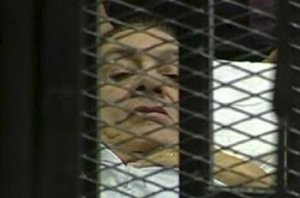 Mubarak vinu odmieta. Proces odročili do 15. augusta