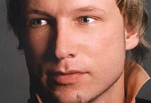Breivik s psychiatrami spolupracuje a správa sa zdvorilo