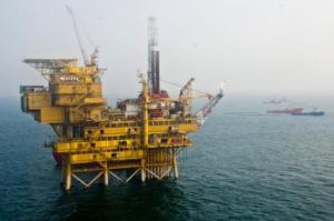 Z trhliny ropovodu v Severnom mori uniká ropa