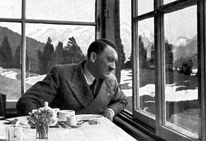 Briti plánovali do Hitlerovej stravy pridávať estrogén, chceli ho zoženštiť