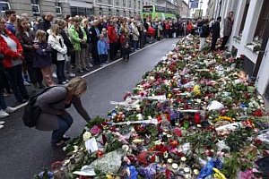 Pietny akt v Nórsku oficiálne ukončil mesačné obdobie smútku