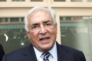 Straussovi-Kahnovi vrátili pas, môže sa vrátiť domov