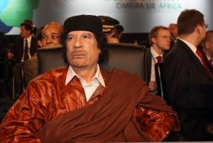 Povstalci budú s Kaddáfím rokovať, až keď sa vzdá