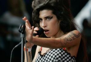 Smrť Amy Winehouse zvýšila predajnosť jej albumov