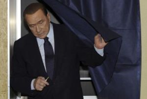Polícia zadržala podnikateľa, ktorý údajne vydieral Berlusconiho