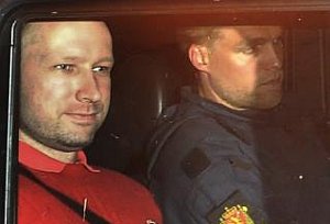 Masový vrah Breivik sa vrátil na miesto činu