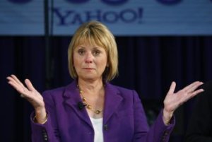 Šéfka Yahoo dostala telefonickú výpoveď, akcie firmy hneď stúpli