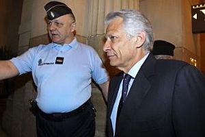 Expremiéra Villepina oslobodili v kauze očierňovania Sarkozyho