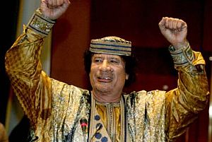 Kaddáfí je údajne stále v Líbyi a zoskupuje sily