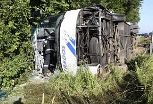 V Grécku havaroval autobus, o život prišli traja českí turisti