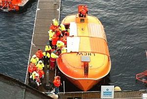 Nórsko: Pri požiari na výletnej lodi zomreli dvaja ľudia
