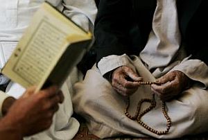 Moslimovia vo Francúzsku sa už nemôžu modliť na ulici