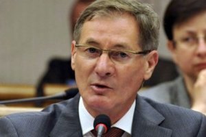 Hrušovský podporuje spojenie eurovalu s dôverou vláde