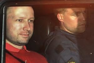 Súd predĺžil Breivikovi väzbu aj úplnú izoláciu