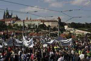 Česko: V Prahe protestujú stovky starostov