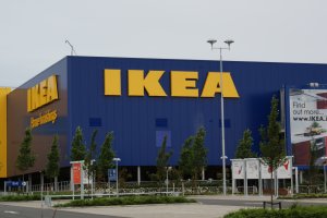 Švédsko: IKEA oznámila, že po výbuchoch ju vydierali