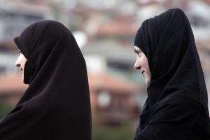 Francúzsky súd udelil moslimkám pokutu za nosenie šatiek