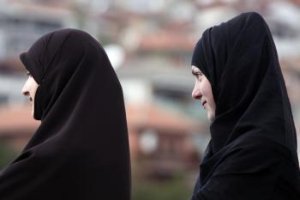 Francúzsky súd udelil moslimkám pokutu za nosenie šatiek
