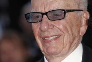 Obete odpočúvania plánujú podať žalobu na Murdocha